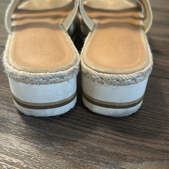 Size 8 Universal Thread Platform Sandals - Picture 5 of 6